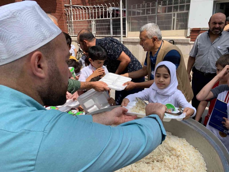Yaz Kuran Kursunu Başarıyla Bitiren Öğrencilere Madalya