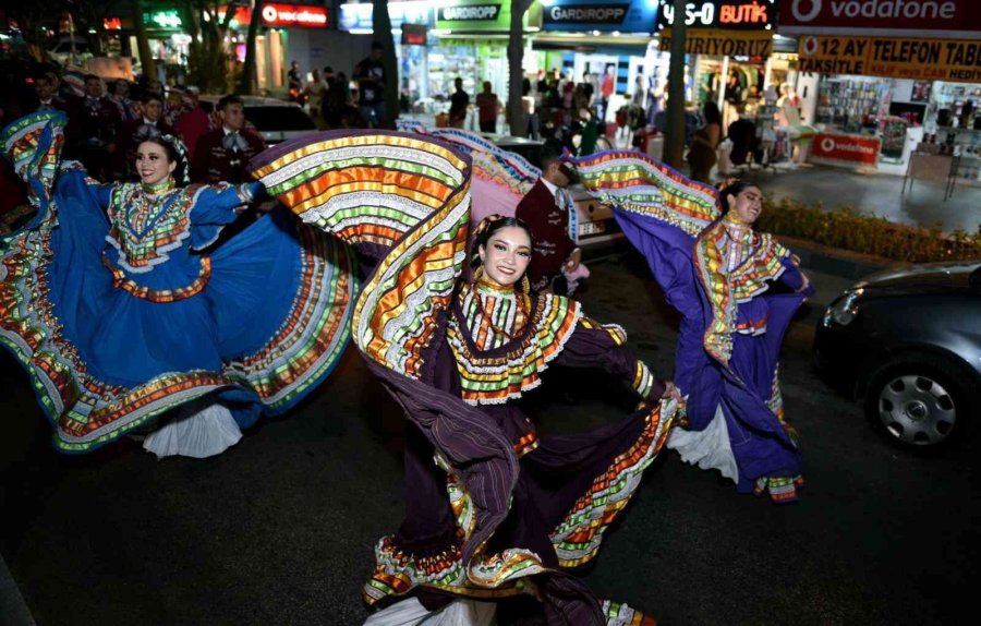 Dünya’nın Ve Türkiye’nin Renkleri Kepez’de Buluştu