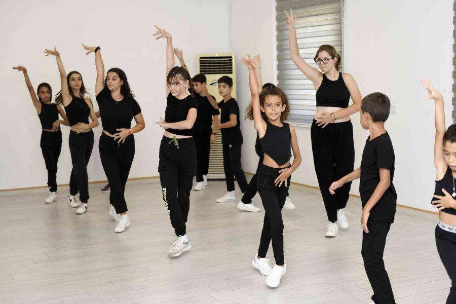 Salon Danslarına Meraklılar Bir Araya Geldi