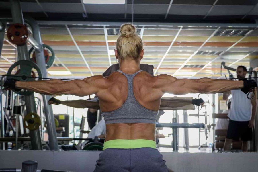Rus Asıllı Milli Fitness Sporcusu Kadının Başarı Hikayesi Görenleri Hayran Bıraktı