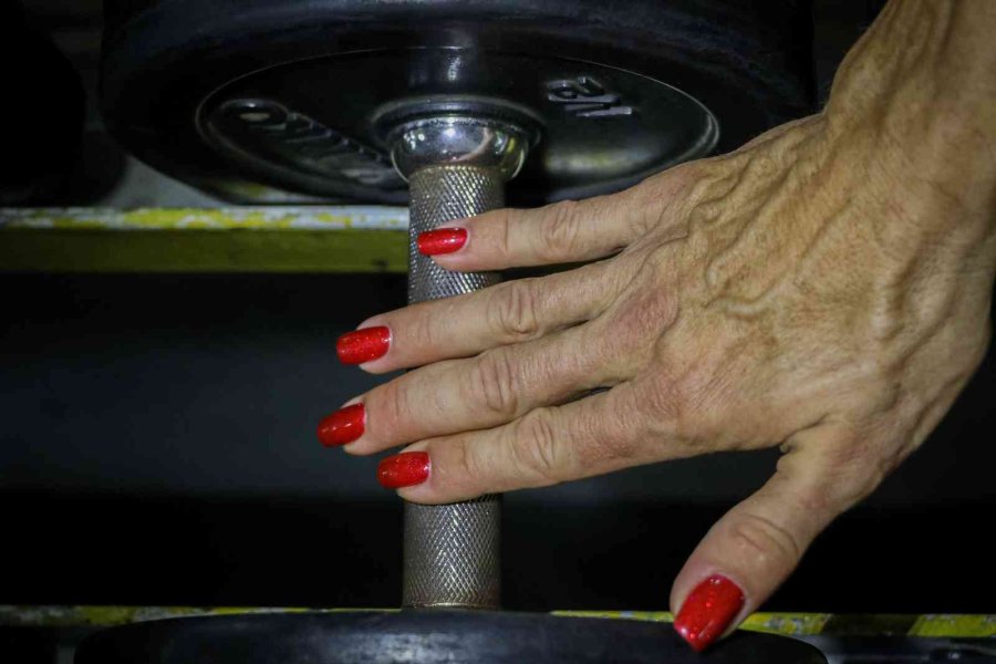 Rus Asıllı Milli Fitness Sporcusu Kadının Başarı Hikayesi Görenleri Hayran Bıraktı