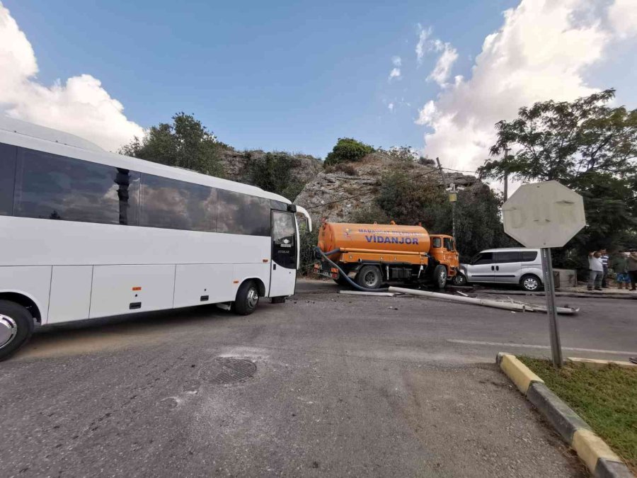 Manavgat’ta Zincirleme Trafik Kazası: 1 Yaralı