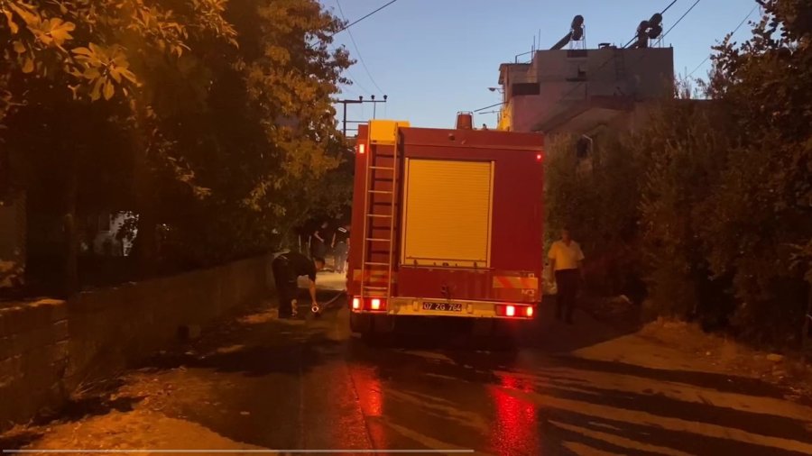 Evin Balkonundaki Kışlık Odunların Yanması Sonucu Çıkan Yangın Korkuttu