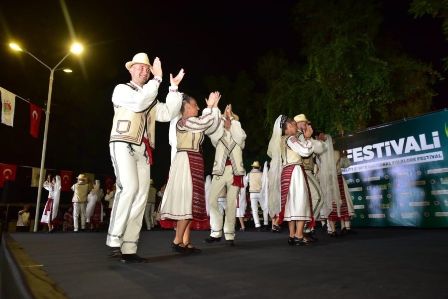 Kepez’de Uluslararası Folklor Festivali Heyecanı Sürüyor