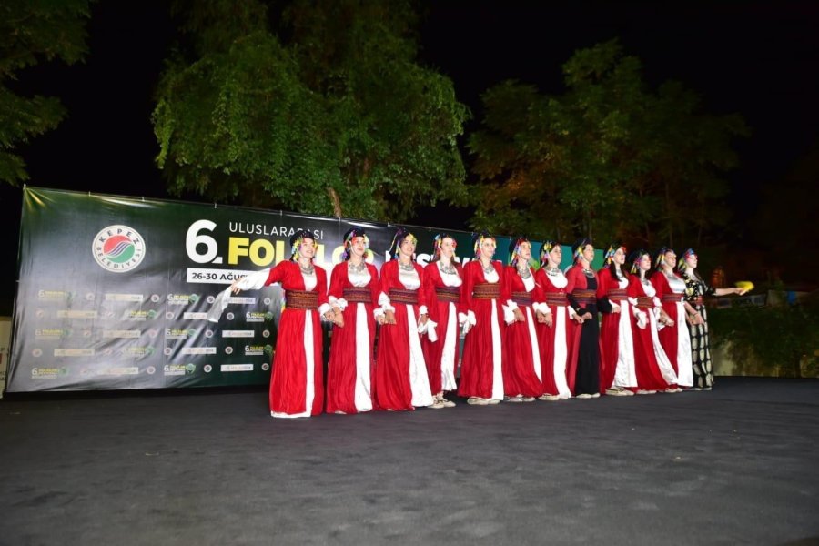 Kepez’de Uluslararası Folklor Festivali Heyecanı Sürüyor