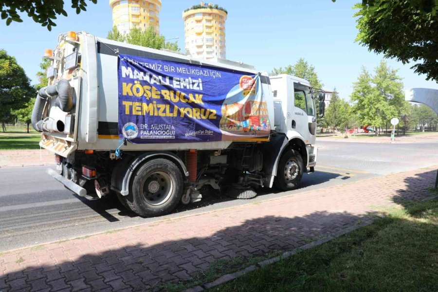 Melikgazi’de Baştan Sona Temizlik Devam Ediyor