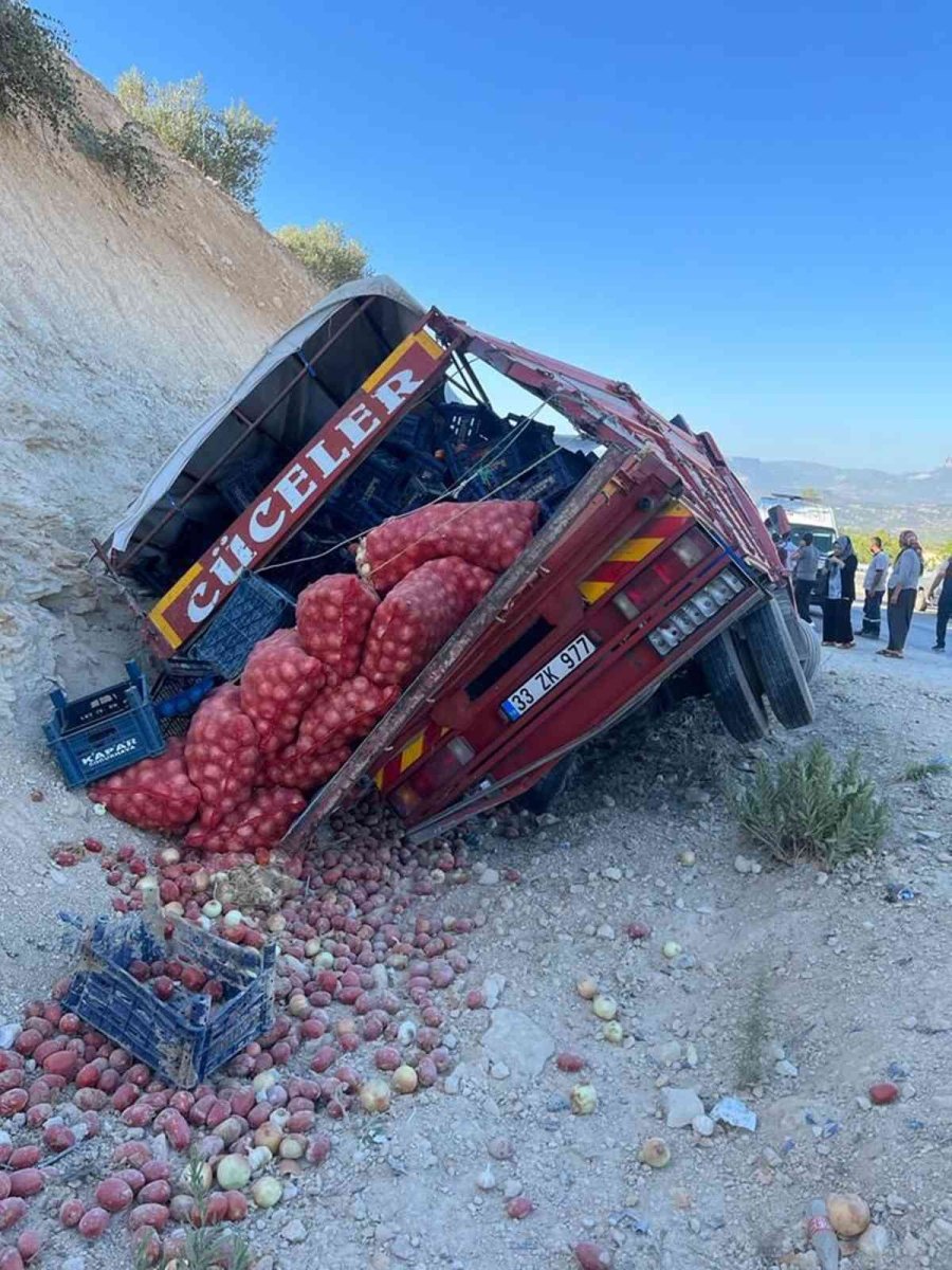 Mersin’de "ölüm Virajı"nda Kaza: 2 Yaralı