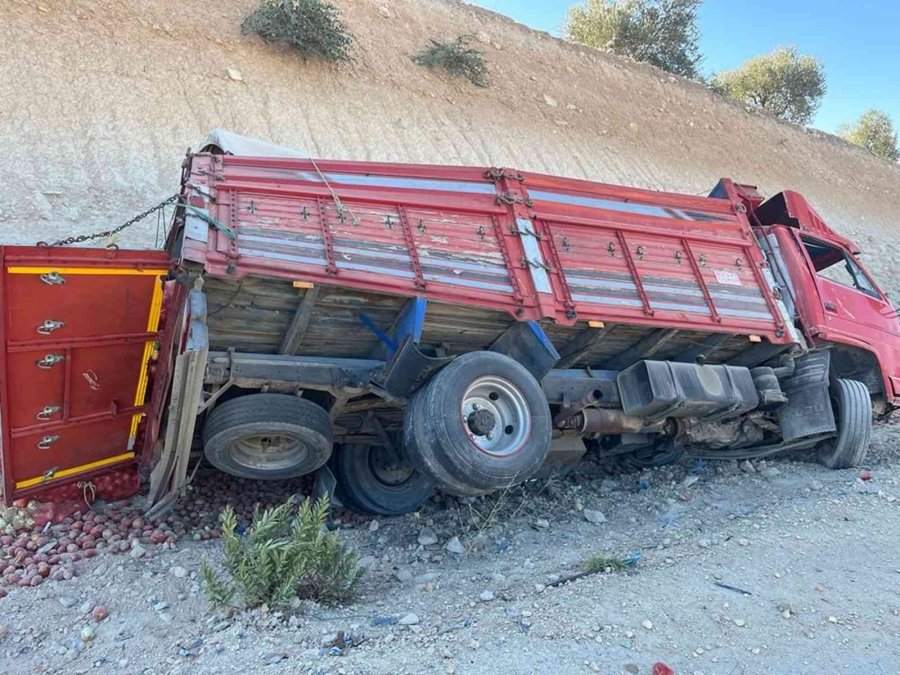 Mersin’de "ölüm Virajı"nda Kaza: 2 Yaralı