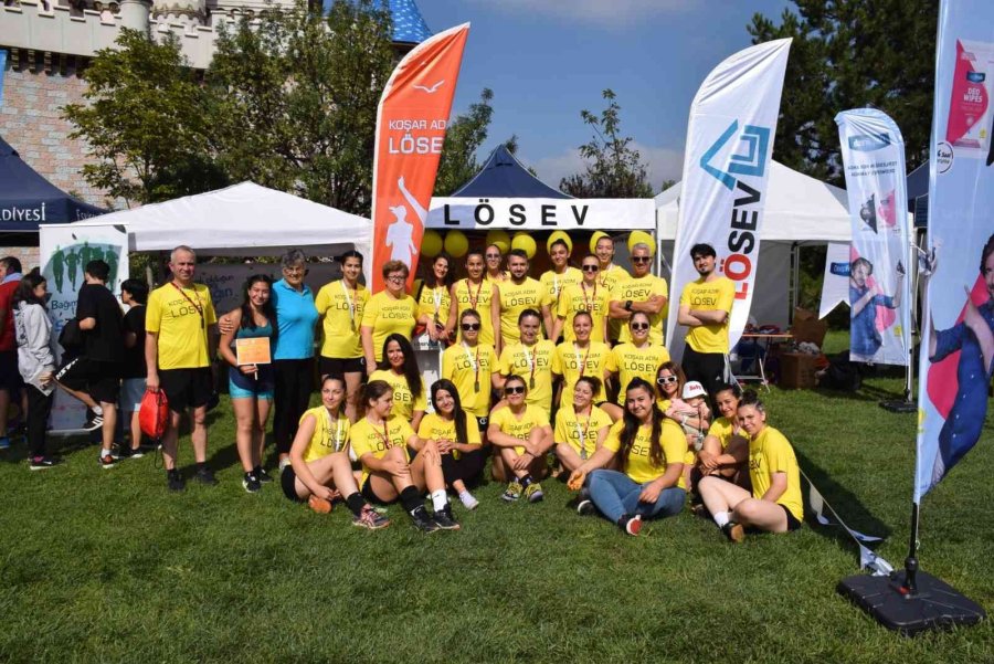 Anadolu Üniversitesi Lösev İçin Koştu