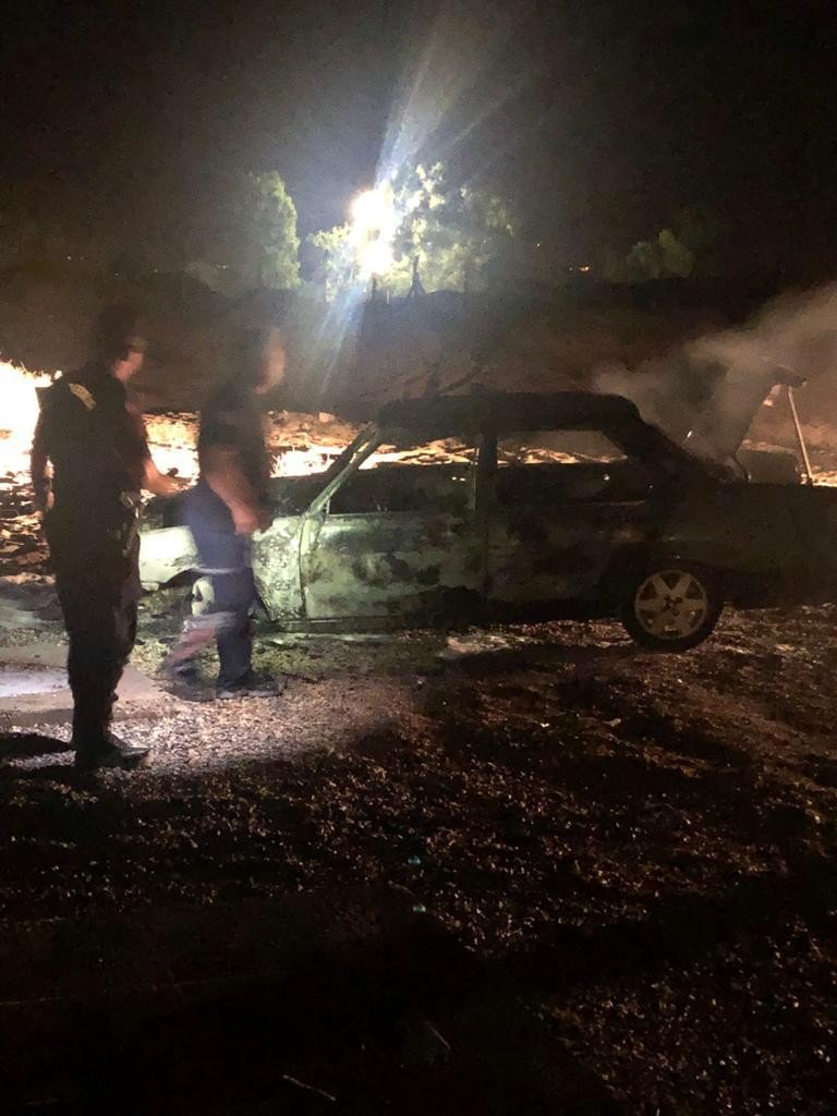 Park Halindeki Otomobil Alev Alev Yandı