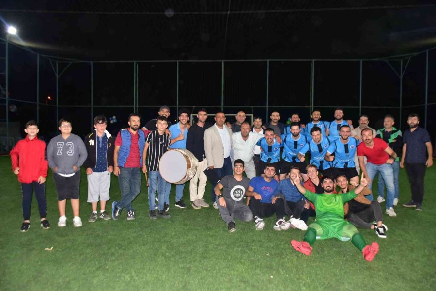 6’ncı İnönü Geleneksel Halı Saha Turnuvası Kazananı Oklubalı Gençlik Spor Oldu