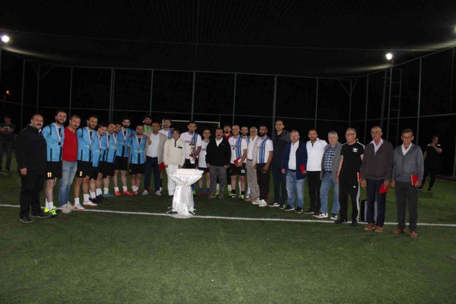 6’ncı İnönü Geleneksel Halı Saha Turnuvası Kazananı Oklubalı Gençlik Spor Oldu