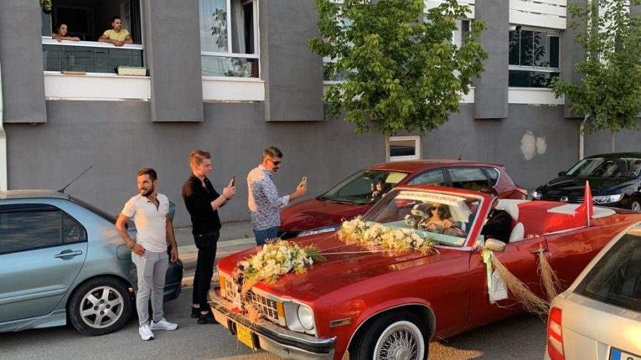 Klasik Otomobillerle Nostaljik Düğün Konvoyu