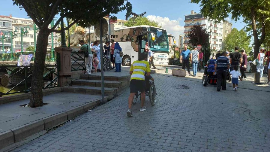 Tekerlekli Sandalye İle Fenerbahçe İçin 350 Kilometre Uzaktan Geldi