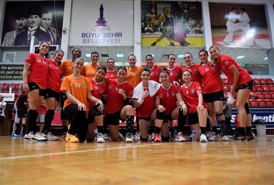 Mavi Kelebekler Yeni Sezona Hazır