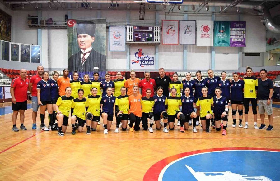 Mavi Kelebekler Yeni Sezona Hazır