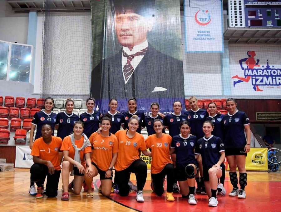 Mavi Kelebekler Yeni Sezona Hazır