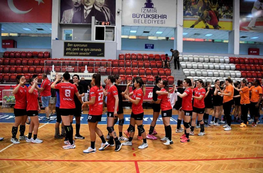 Mavi Kelebekler Yeni Sezona Hazır