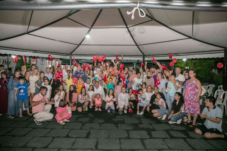 Sevgiyle Engellerin Aşıldığı Parkta Zafer Bayramı Coşkusu