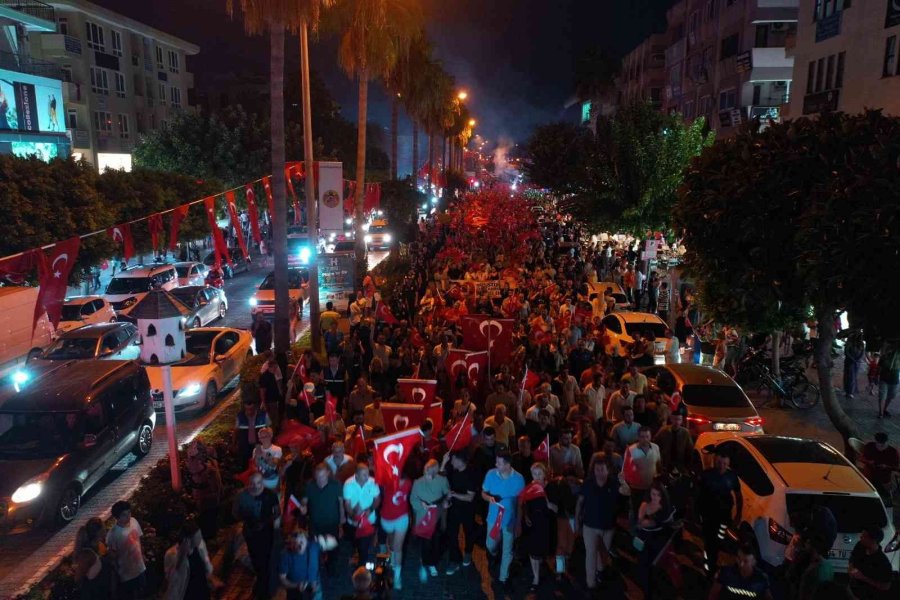 Alanya’da 30 Ağustos Coşkusuna Turistler De Ortak Oldu