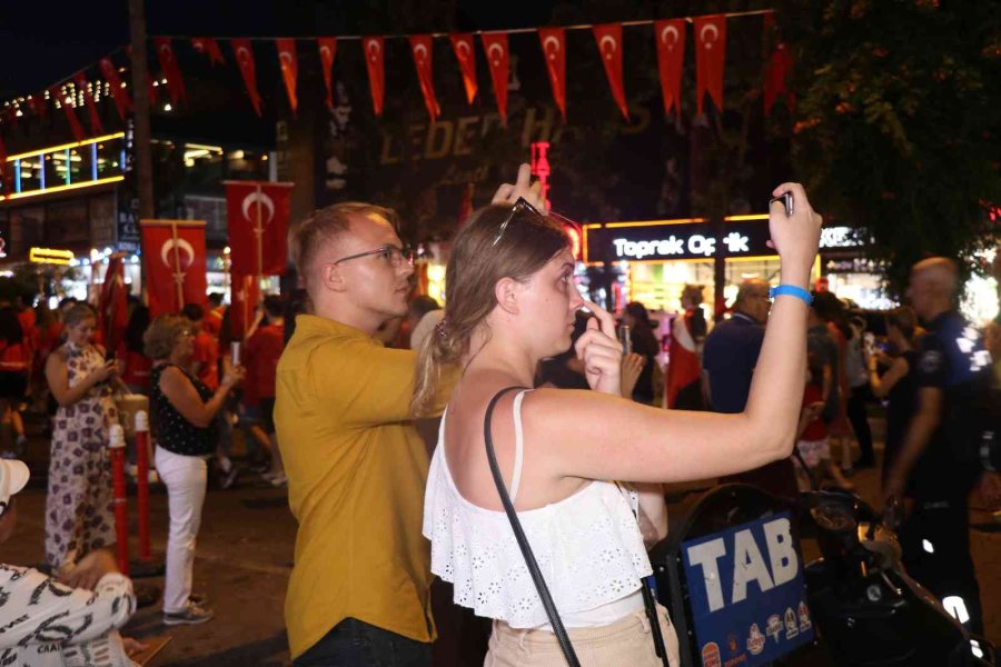 Alanya’da 30 Ağustos Coşkusuna Turistler De Ortak Oldu