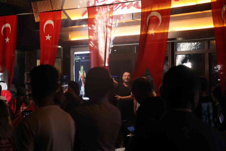 Alanya’da 30 Ağustos Coşkusuna Turistler De Ortak Oldu