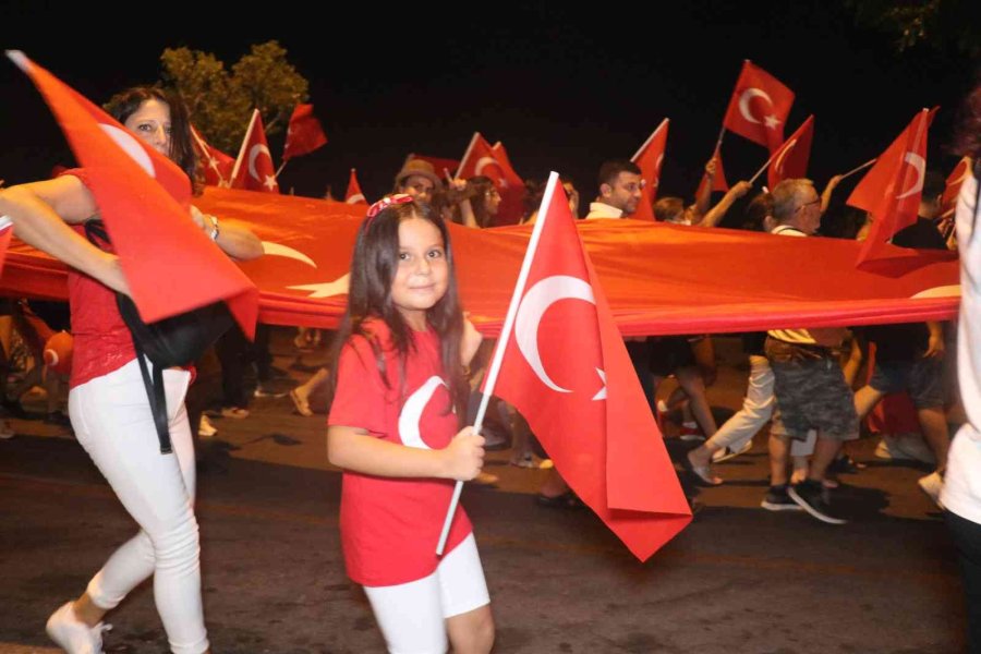 Alanya’da 30 Ağustos Coşkusuna Turistler De Ortak Oldu