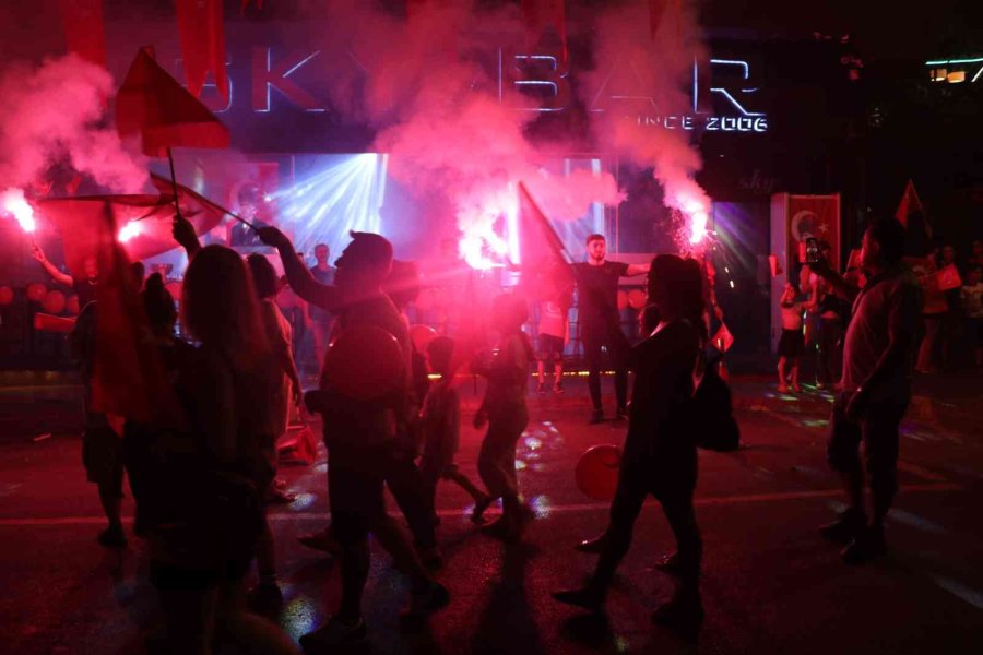 Alanya’da 30 Ağustos Coşkusuna Turistler De Ortak Oldu