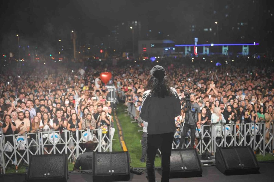 Büyükşehir’in Zafer Bayramı’nın 100. Yılına Özel Konserleri Büyük Coşkuyla Başladı
