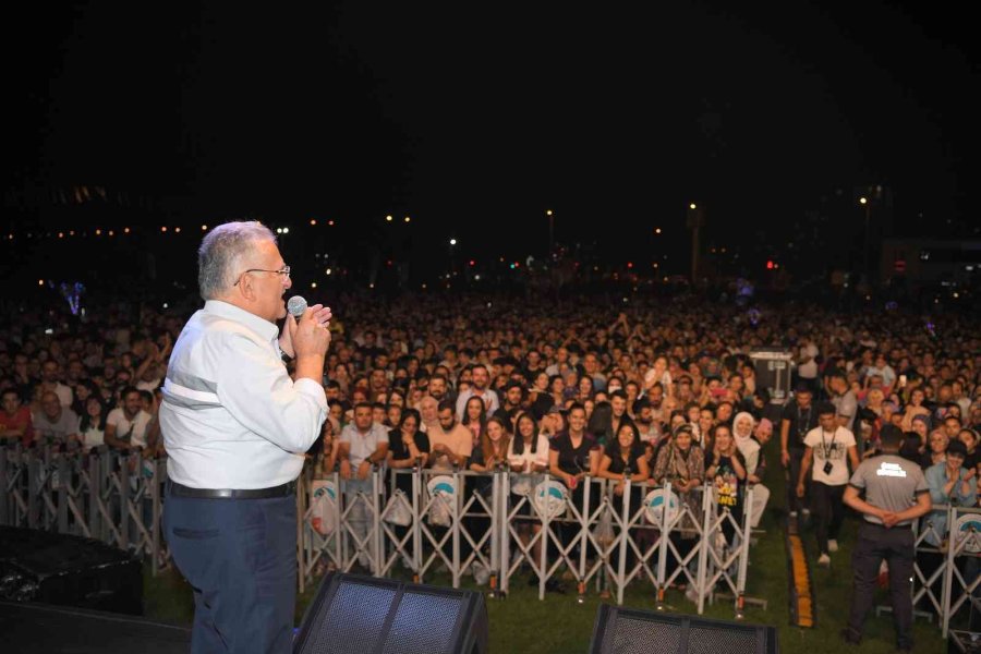 Büyükşehir’in Zafer Bayramı’nın 100. Yılına Özel Konserleri Büyük Coşkuyla Başladı