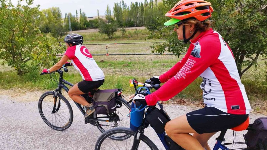 Eskişehirli 8 Bisikletçi, Bin 150 Kilometre Pedal Çevirecekleri Büyük Taarruz Bisiklet Turu’nda