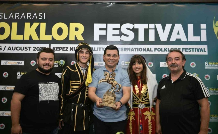 Tütüncü, Dünya’nın Folklor Renklerini Ağırladı