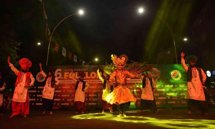 Kepez’in 6. Uluslararası Folklor Festivali’ne Muhteşem Gala
