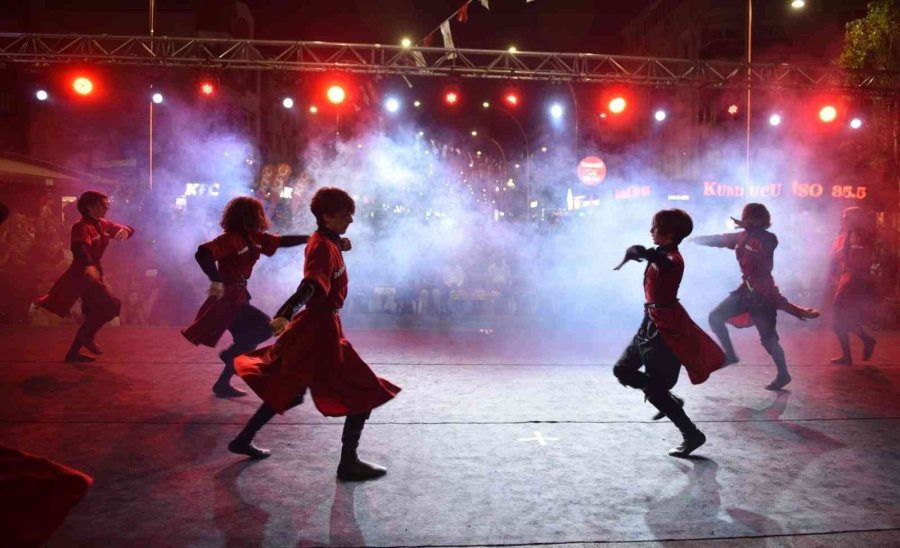 Kepez’in 6. Uluslararası Folklor Festivali’ne Muhteşem Gala