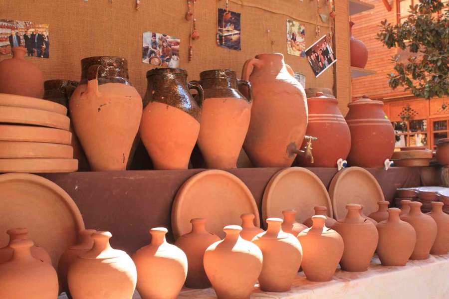 Çömlekçiliği Gelecek Kuşaklara Aktarıyor