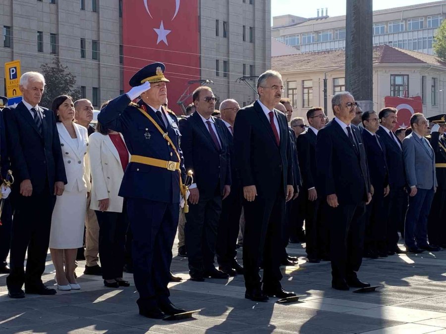 Eskişehir’de 30 Ağustos Zafer Bayramı Düzenlenen Törenle Kutlandı