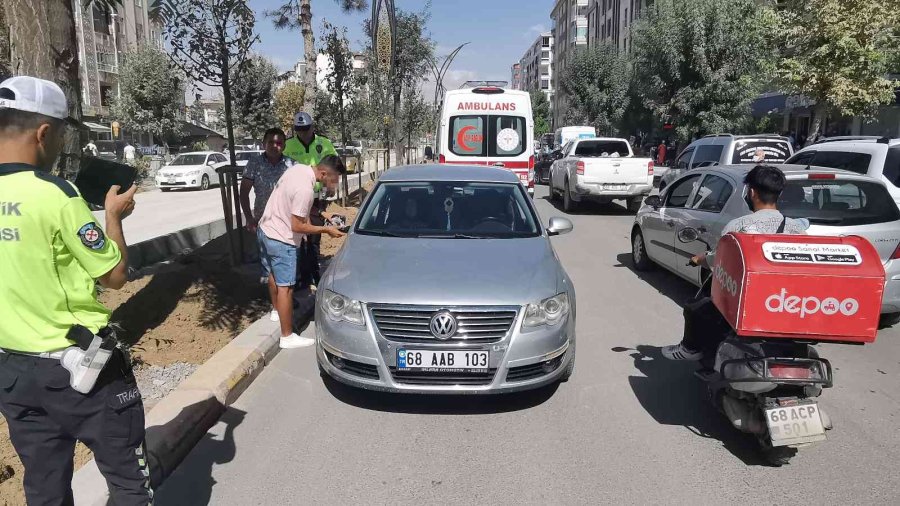 Otomobilin Çarptığı Kadın Yaralandı