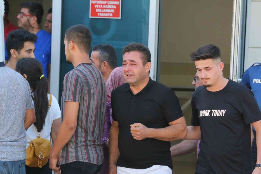 Kazada Ölen Kızın Anne Ve Babası Gözyaşlarına Boğuldu