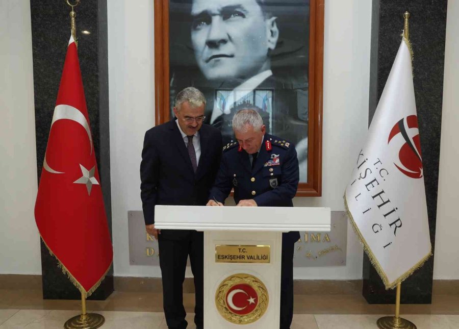 Yeni Komutan Kadıoğlu Vali Ayyıldız’ı Ziyaret Etti