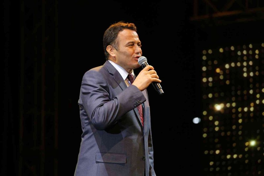 Zara, 30 Ağustos Zafer Bayramı’nda Kaş’ta Konser Verdi