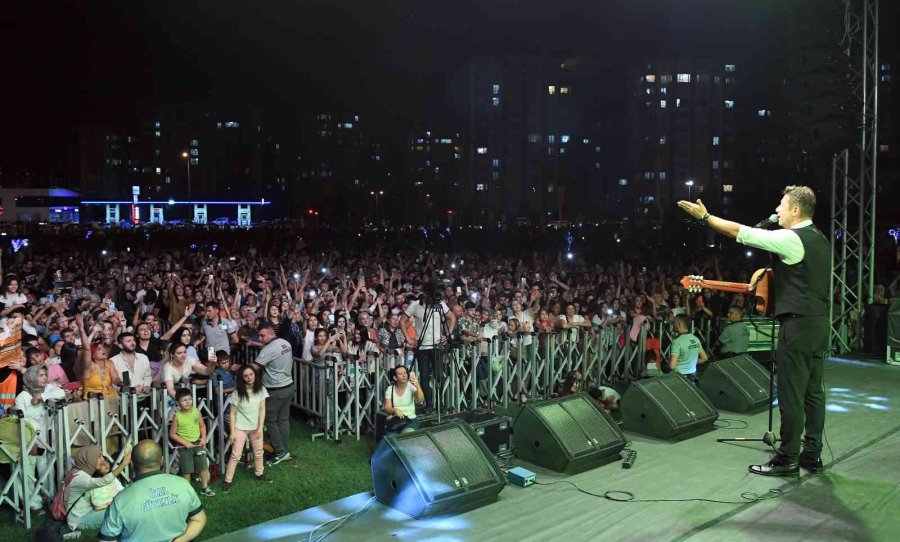 Büyükşehir’in Konserleri İle Zafer Bayramı Coşkusu Doyasıya Yaşandı