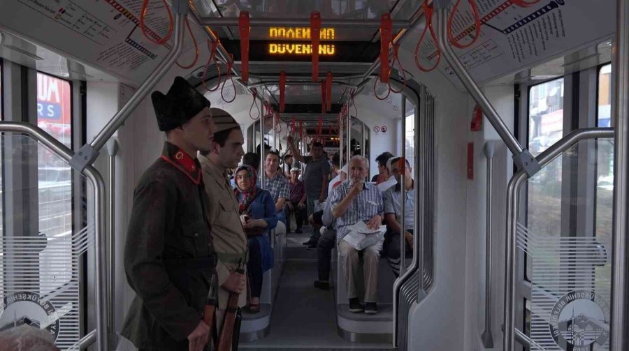 Genç Kaymek’ten Tramvayda Zafer Bayramı’na Özel Farkındalık Etkinliği