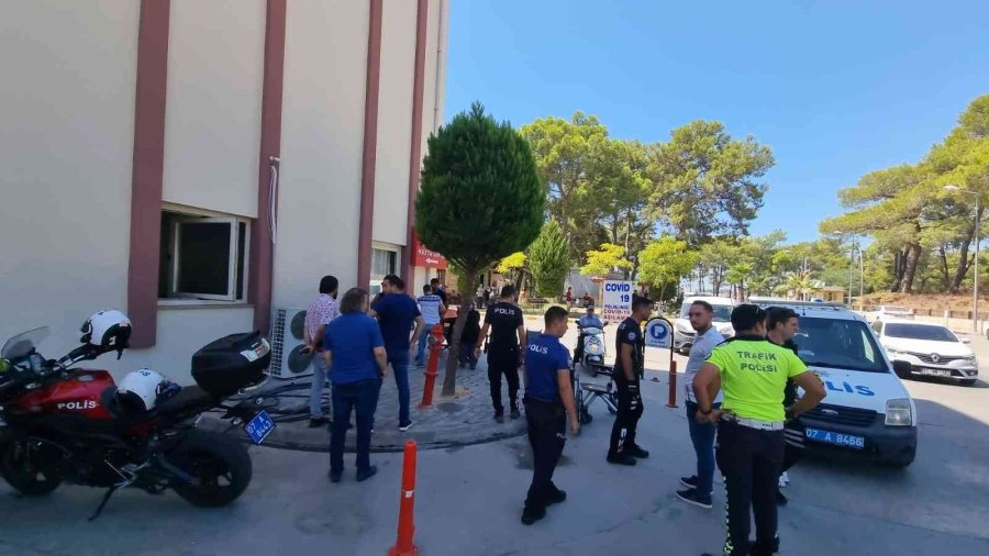 Kazada Darp Edildiler, Tedavi İçin Gittikleri Hastanede Bıçaklandılar