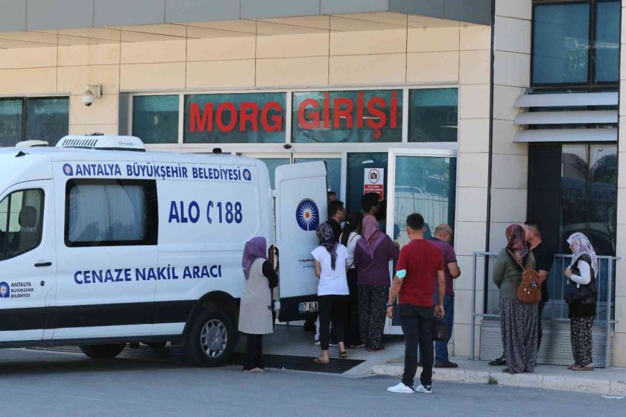 Kazada Ölen Kızın Anne Ve Babası Gözyaşlarına Boğuldu