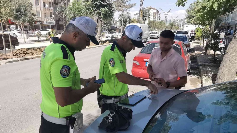 Otomobilin Çarptığı Kadın Yaralandı