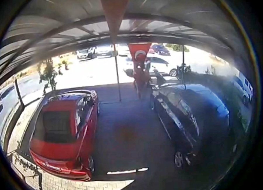 Motosikletini Çalmaya Çalışan Şüpheliyi Yakalamak İçin Adeta Uçtu