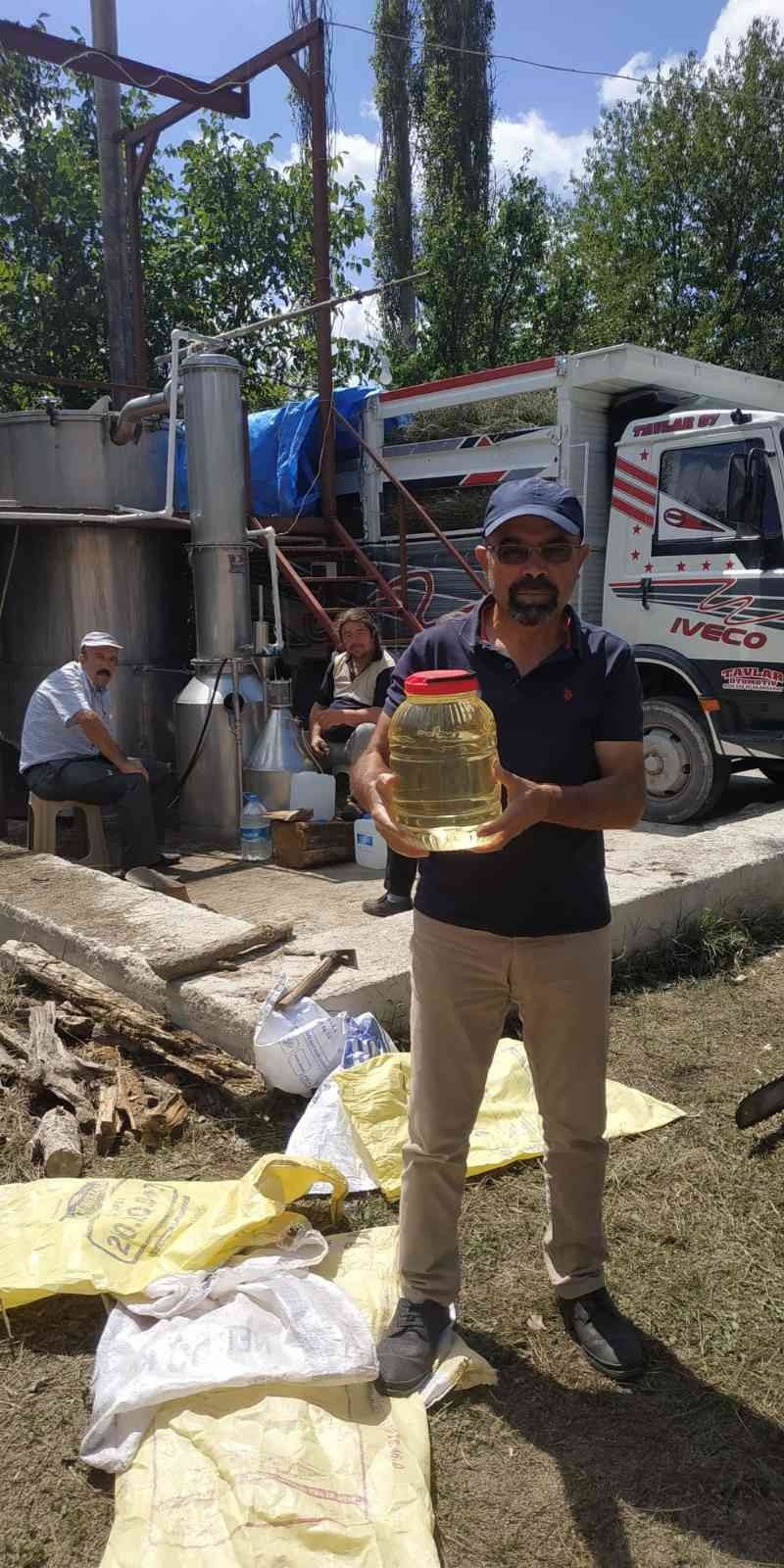 Kıraç Arazisine Lavanta Ekip Bölgeyi Turizme Kazandırdı