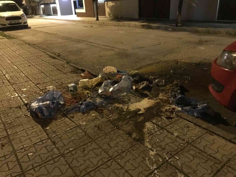 Pencereden Atılan Malzemeler Paniğe Neden Oldu