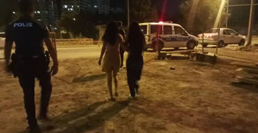 İnşaata Çıkan 2 Arkadaşı Polis İkna Etti