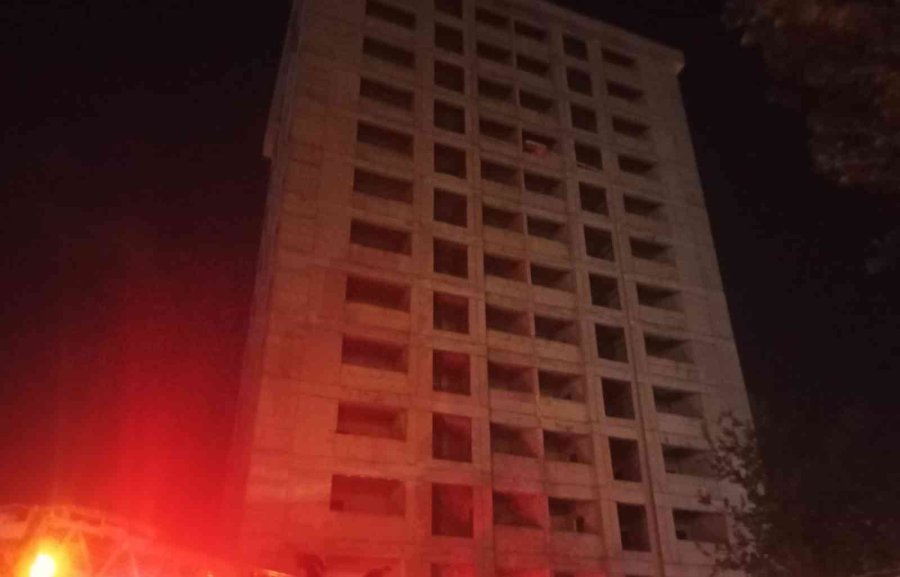 İnşaata Çıkan 2 Arkadaşı Polis İkna Etti